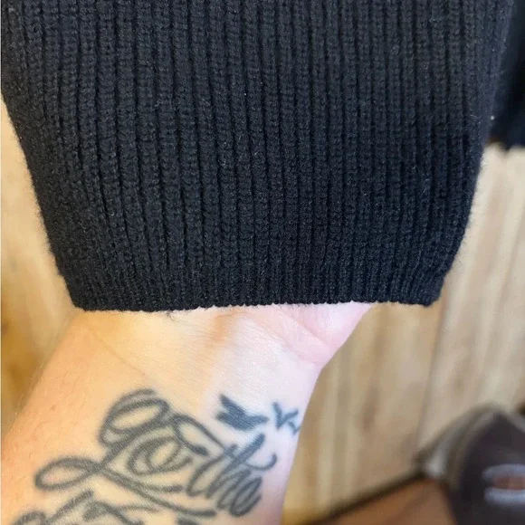 Extra Cozy Chelsea & Theodore Black Crew Neck Sweater Cashmere Blend - Picture 4 of 6